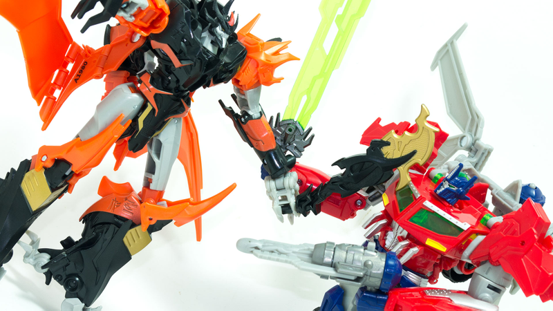 Illustration for article titled The New Beast Wars Begin with Optimus Prime and Predaking